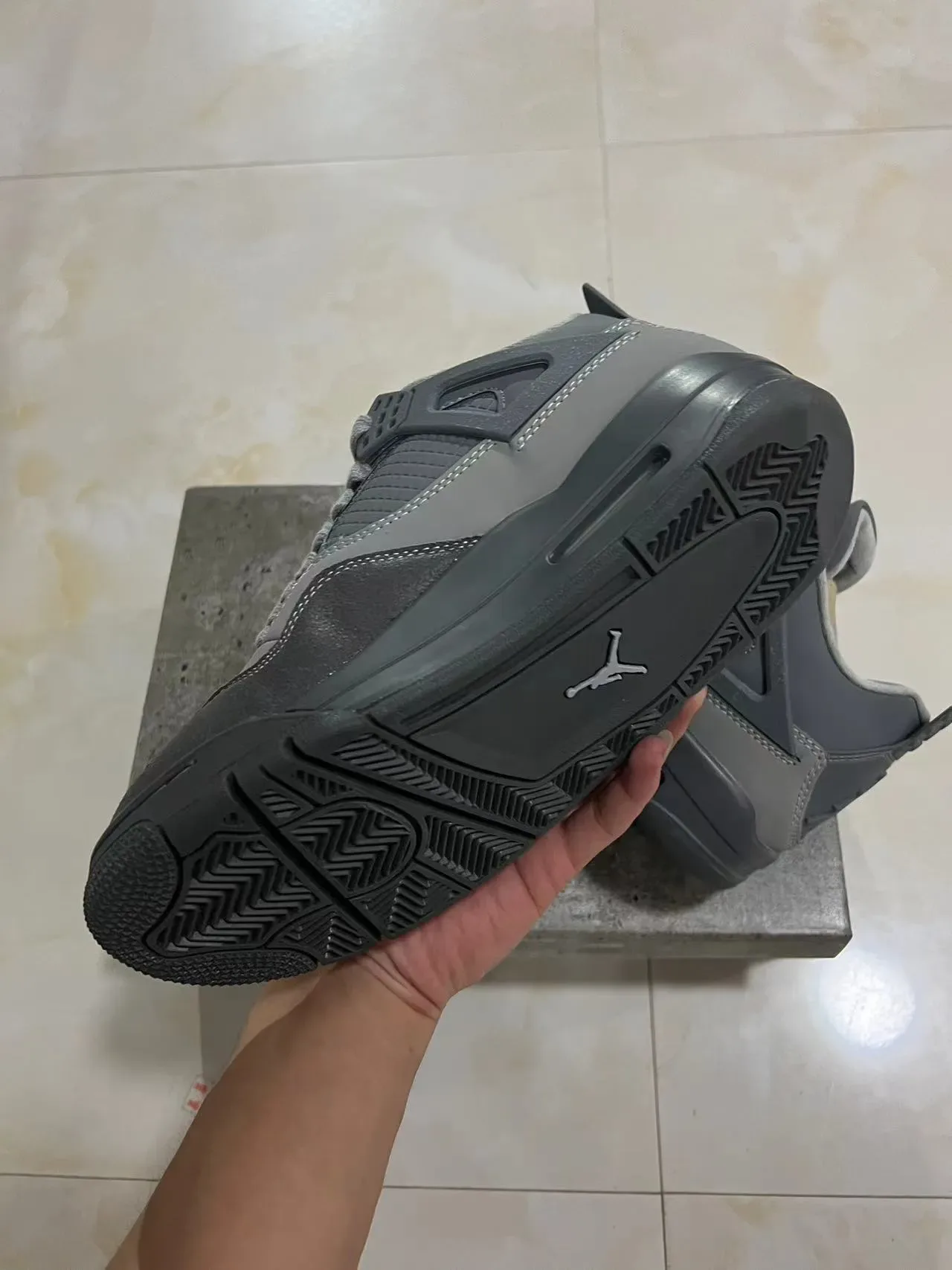 Air Jordan 4 أحادي اللون رمادي حذاء كرة السلة 5