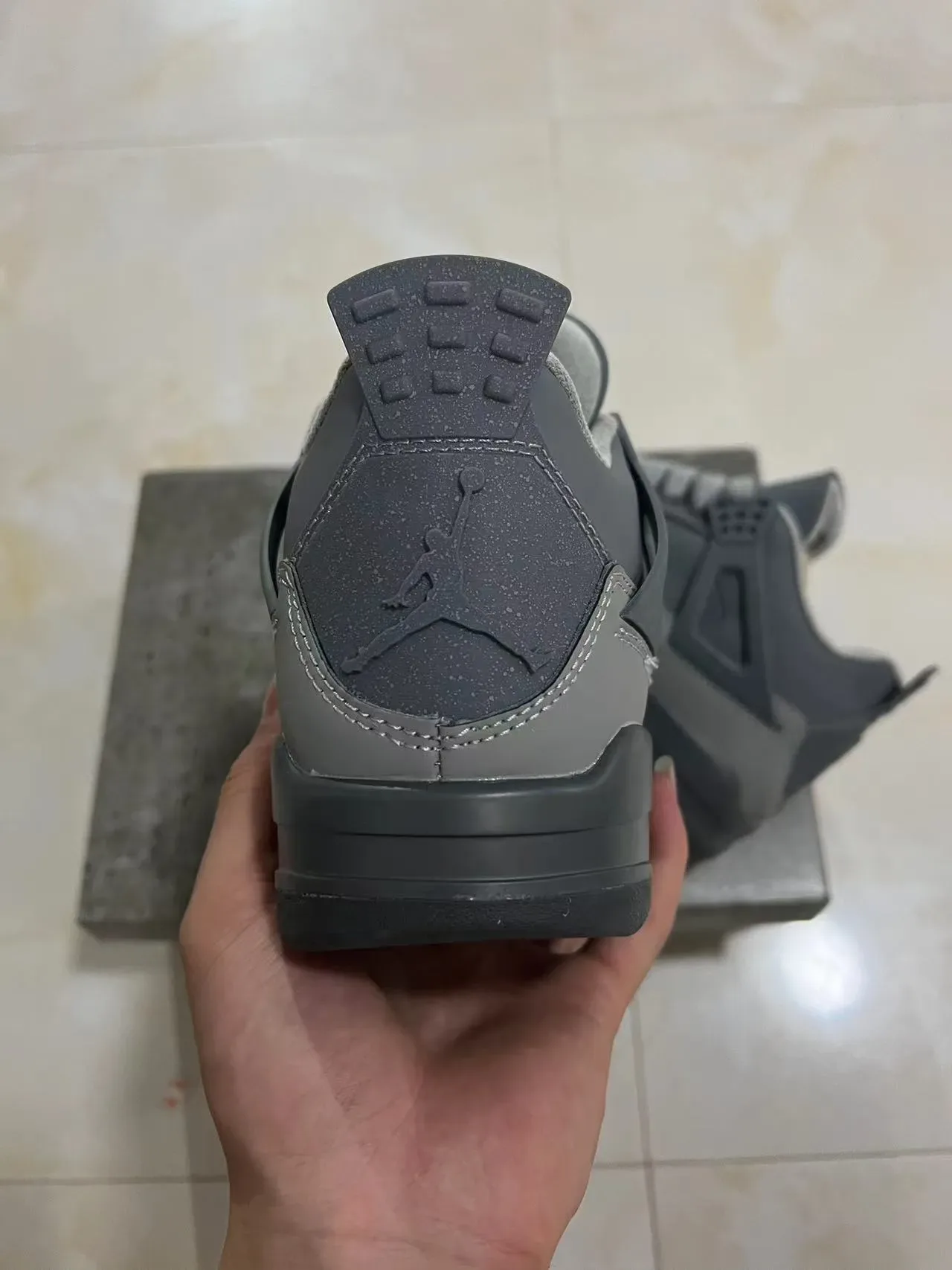 Air Jordan 4 أحادي اللون رمادي حذاء كرة السلة 6