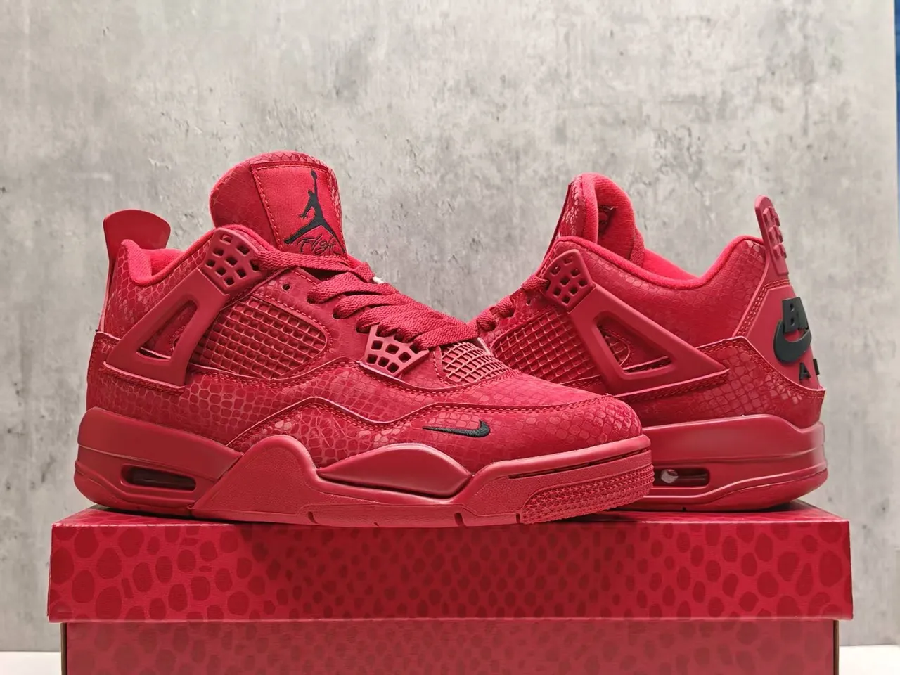 Air Jordan 4 Monochromatic Red Snake-Embossed Basketball Shoes 2