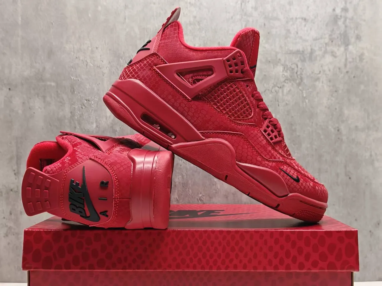 Air Jordan 4 Monochromatic Red Snake-Embossed Basketball Shoes 4