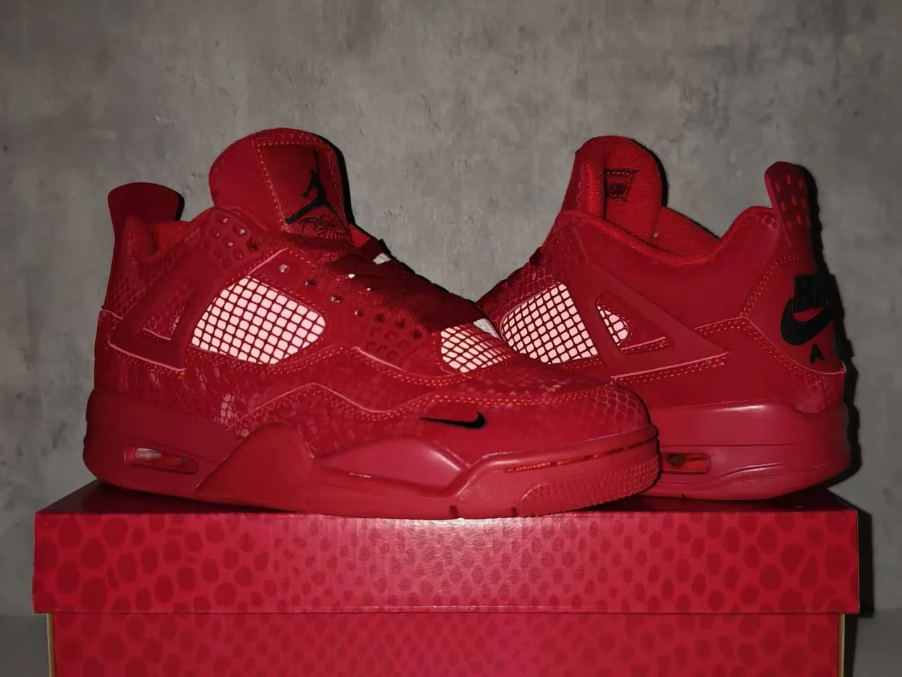 Air Jordan 4 Monochromatic Red Snake-Embossed Basketball Shoes 5