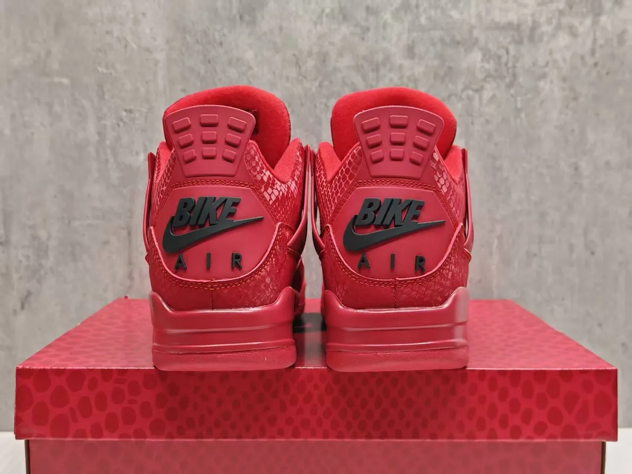 Air Jordan 4 Monochromatic Red Snake-Embossed Basketball Shoes 6