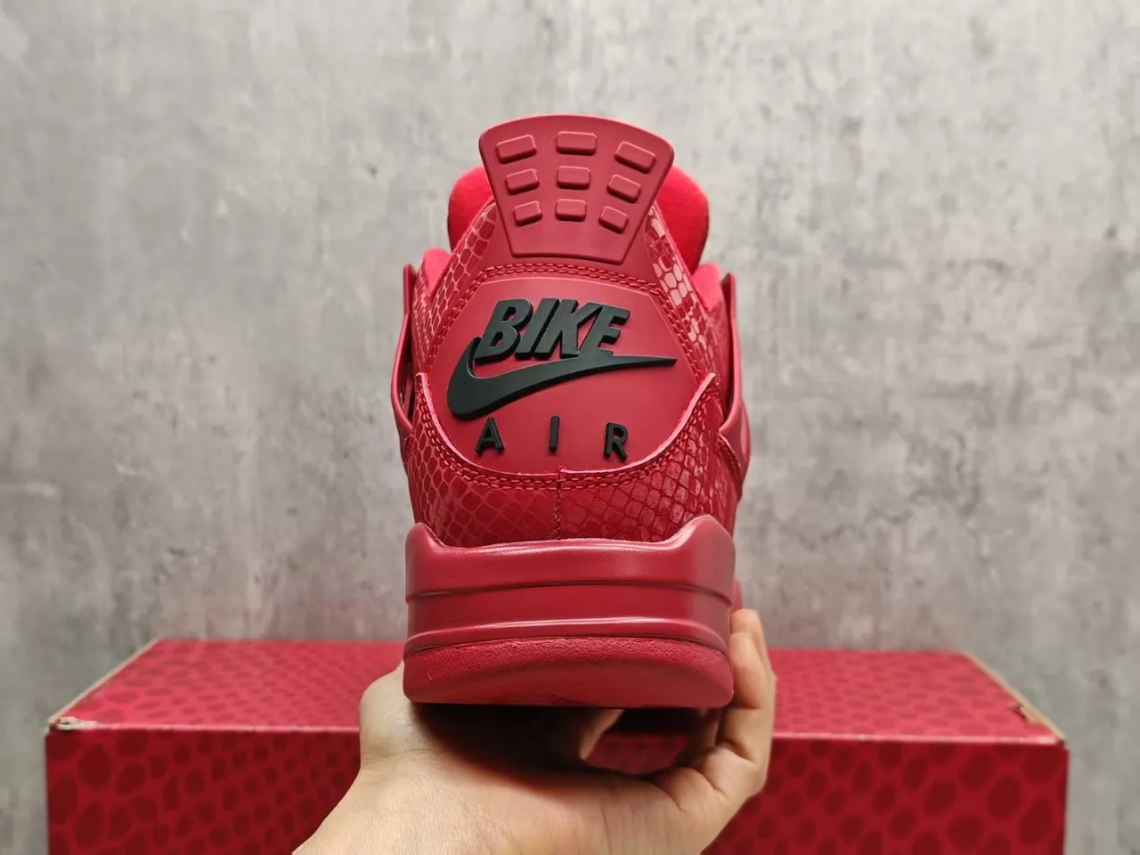 Air Jordan 4 Monochromatic Red Snake-Embossed Basketball Shoes 10