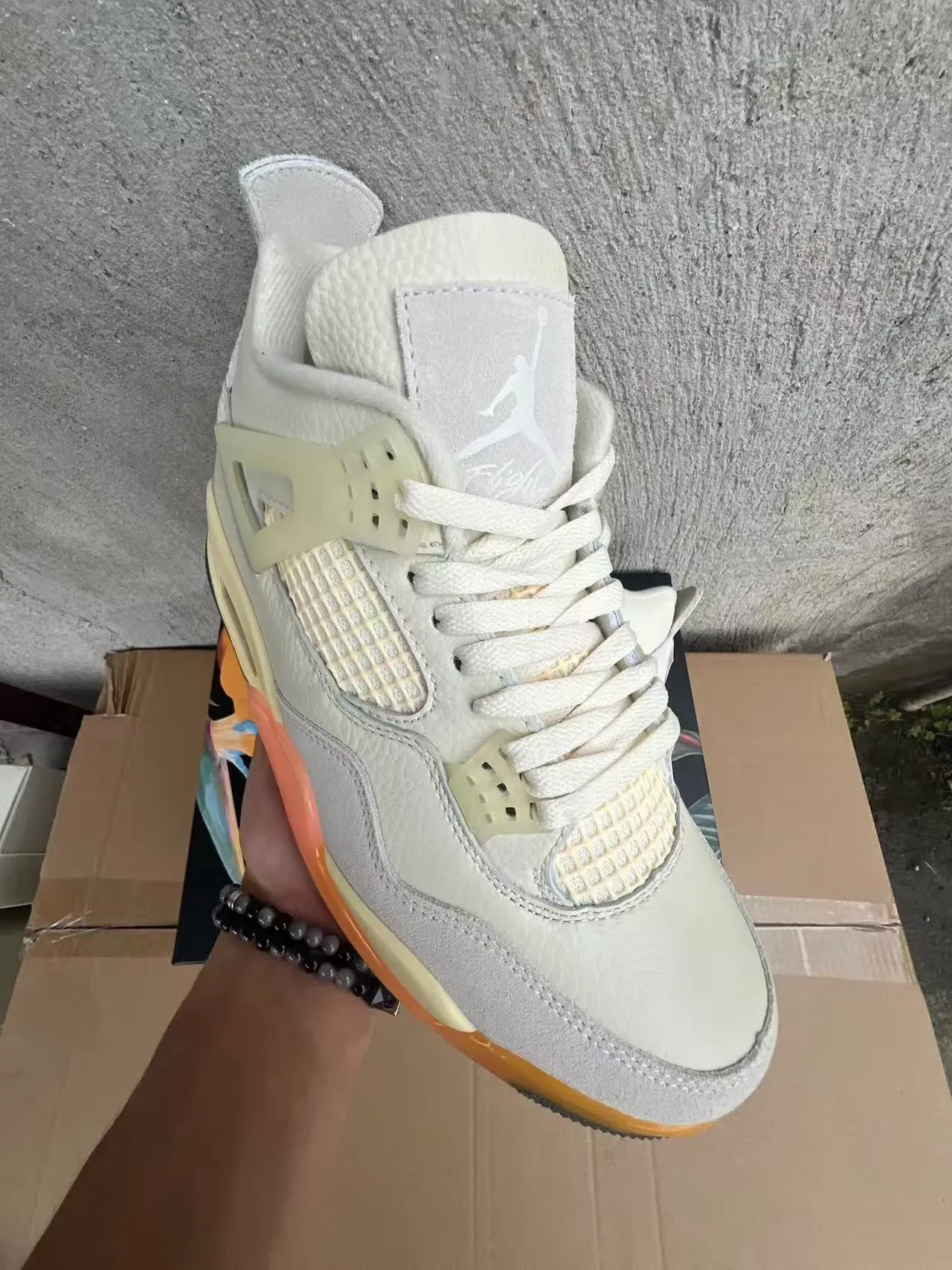 Air Jordan 4 Off-White e Laranja Tênis de Basquete 2