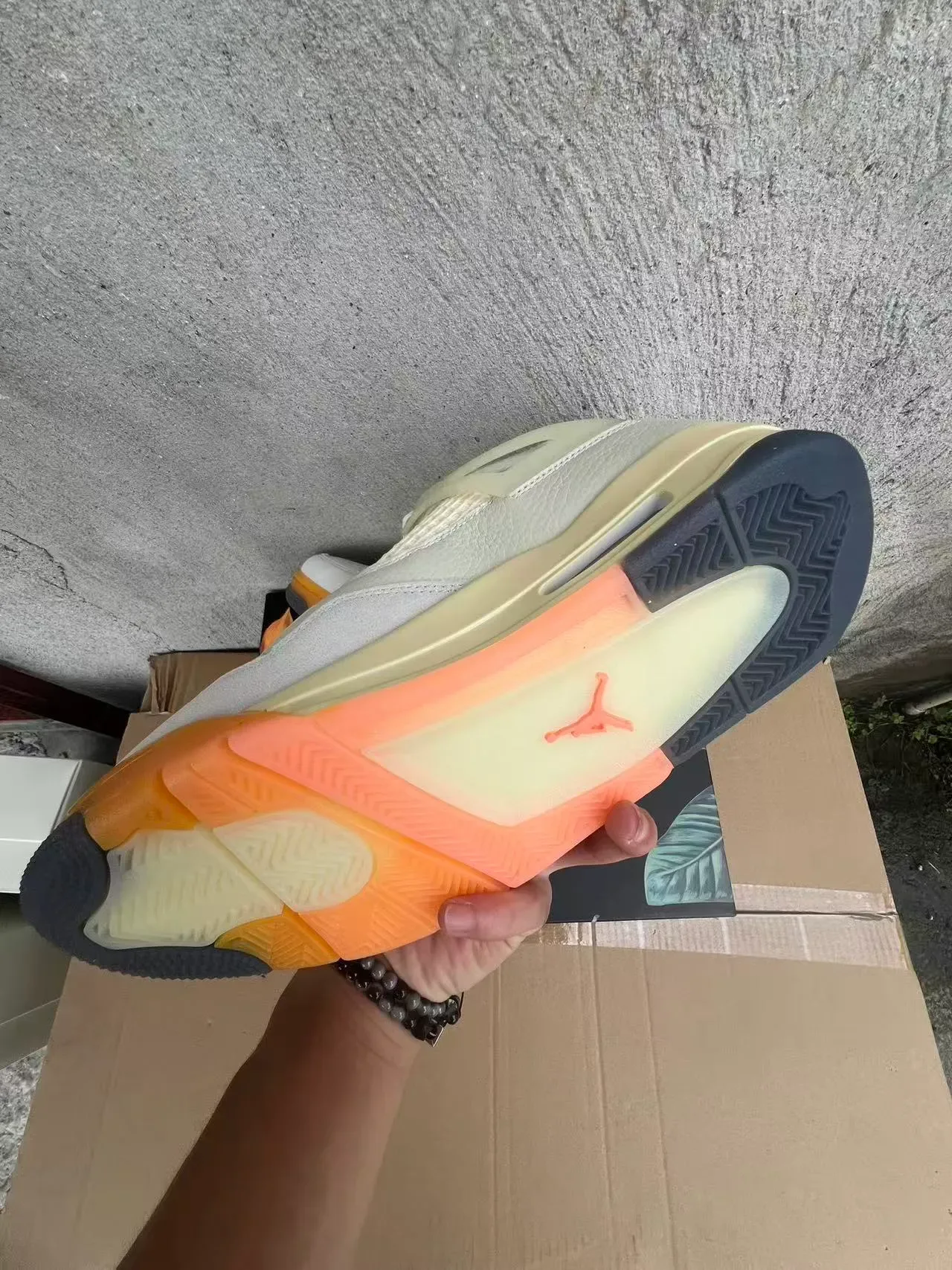Air Jordan 4 Off-White e Laranja Tênis de Basquete 6