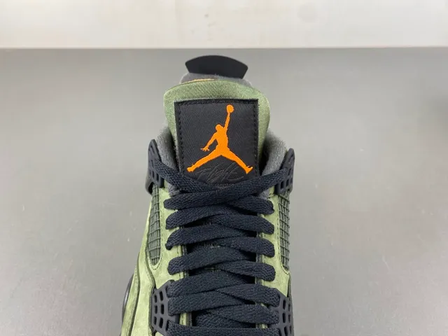 Chaussures de basketball montantes en daim vert olive Air Jordan 4 6
