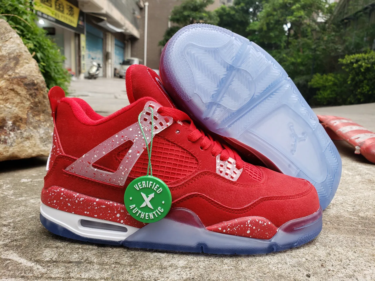 Zapatillas de baloncesto Air Jordan 4 de ante con motas rojas 2