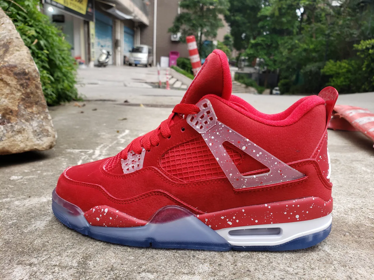 Zapatillas de baloncesto Air Jordan 4 de ante con motas rojas 6