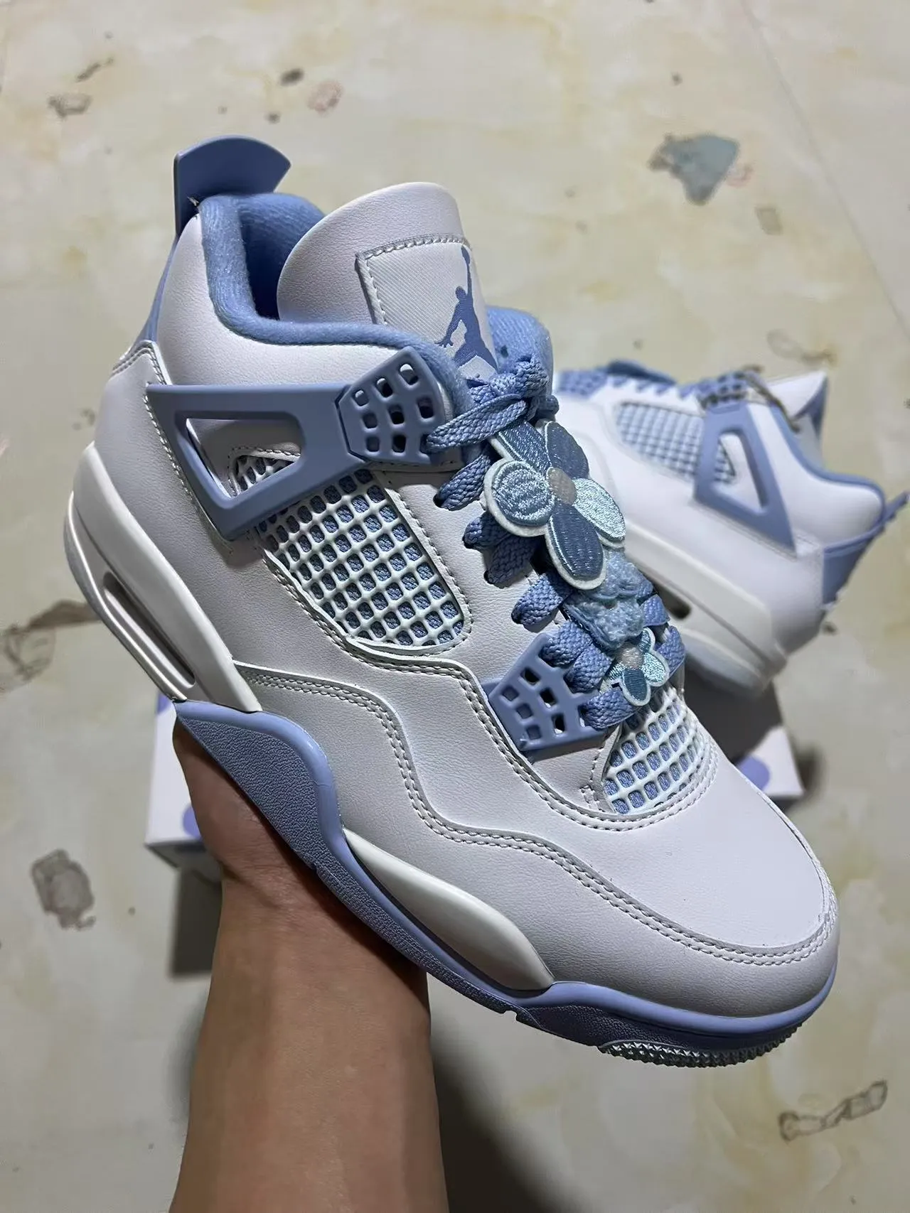 Chaussures de basketball Air Jordan 4 Retro blanc et bleu clair 2