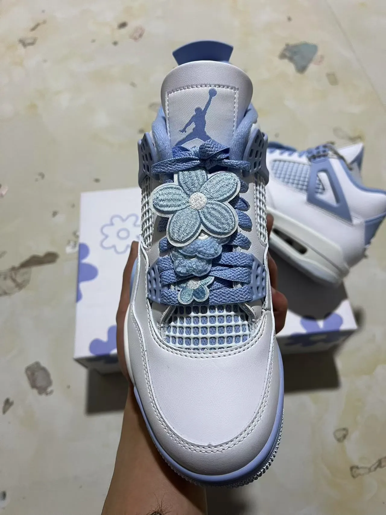 Chaussures de basketball Air Jordan 4 Retro blanc et bleu clair 3