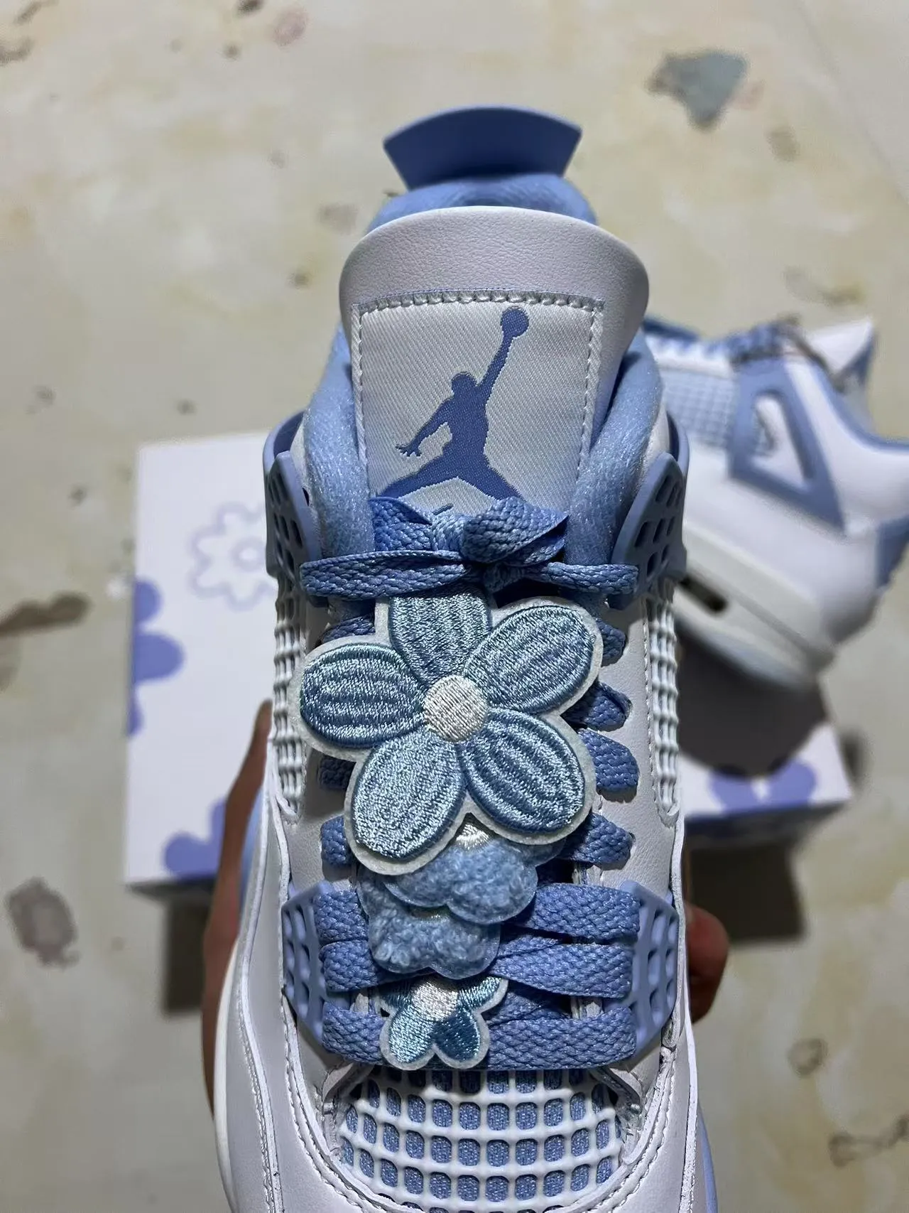 Chaussures de basketball Air Jordan 4 Retro blanc et bleu clair 4
