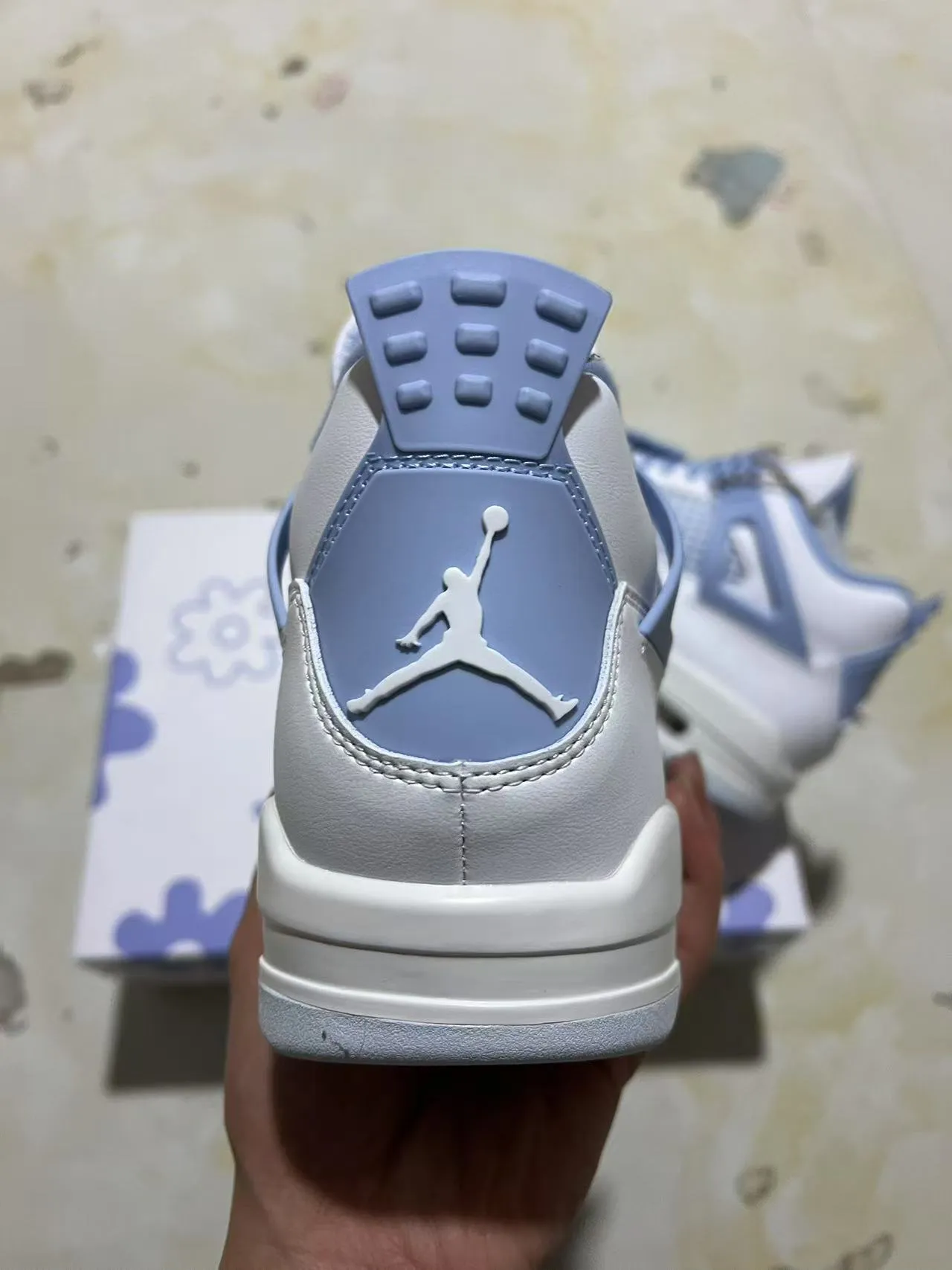 Chaussures de basketball Air Jordan 4 Retro blanc et bleu clair 8