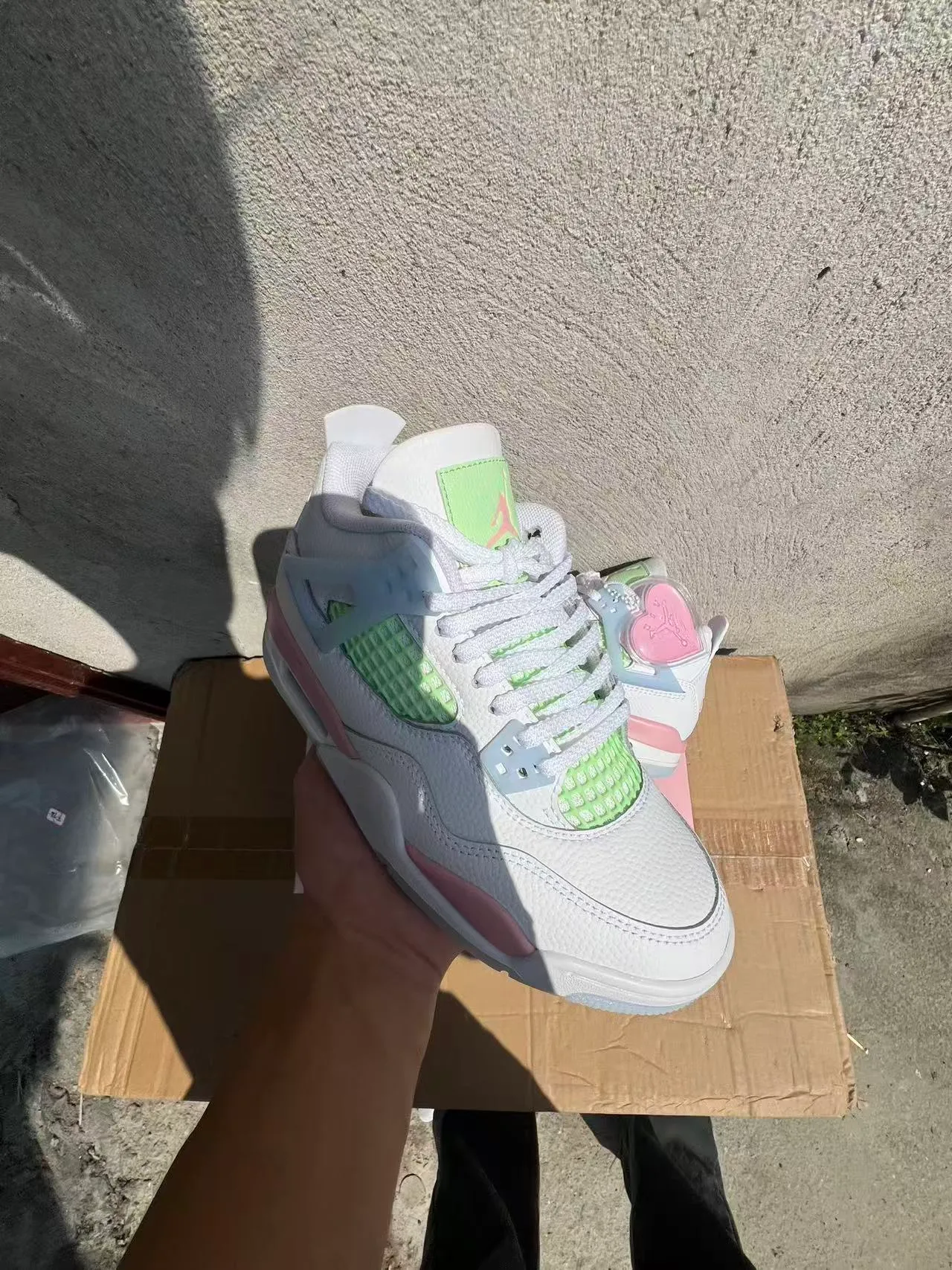 Chaussures de basketball Air Jordan 4 blanc, rose et vert menthe 2