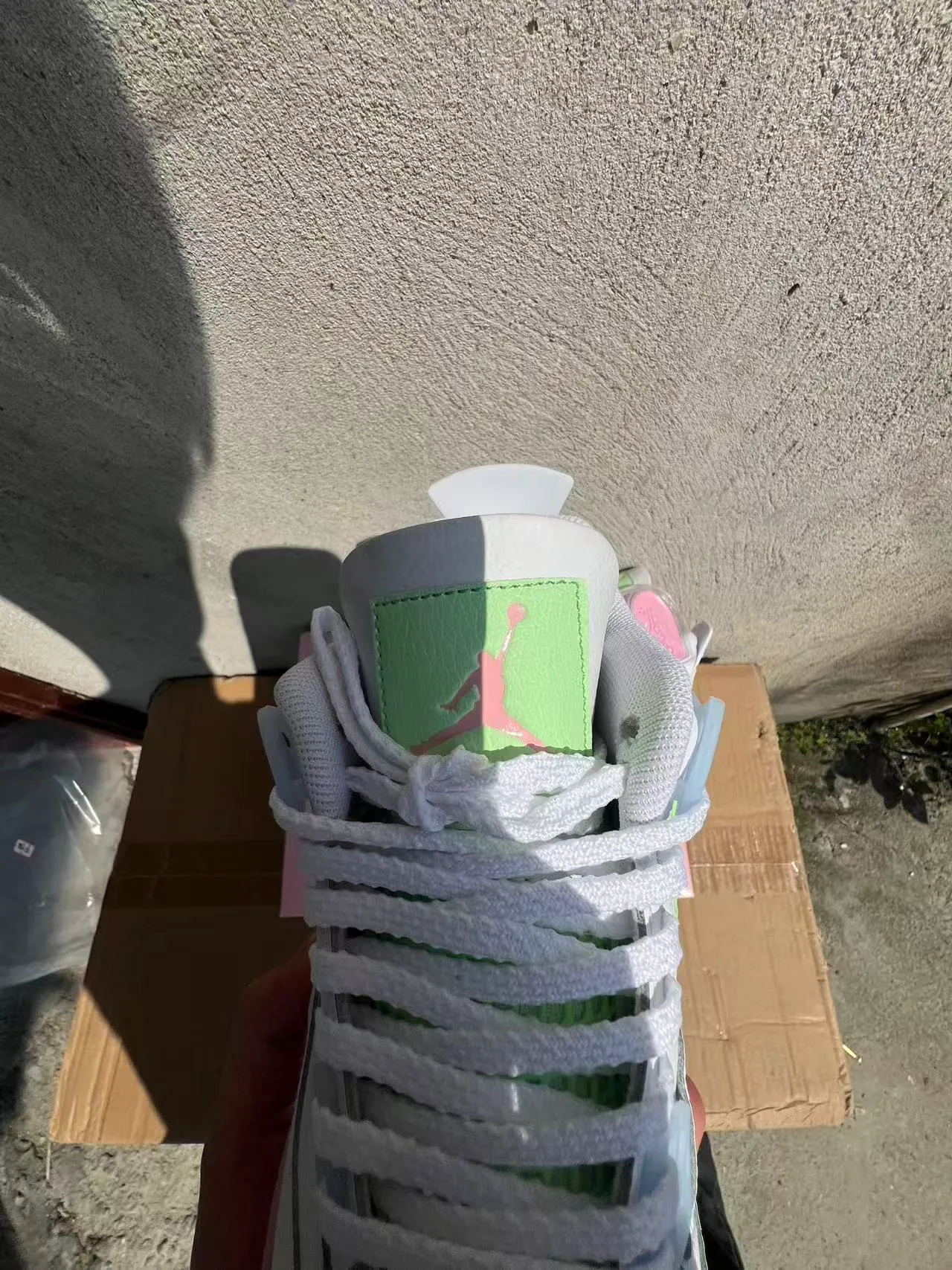 Chaussures de basketball Air Jordan 4 blanc, rose et vert menthe 4