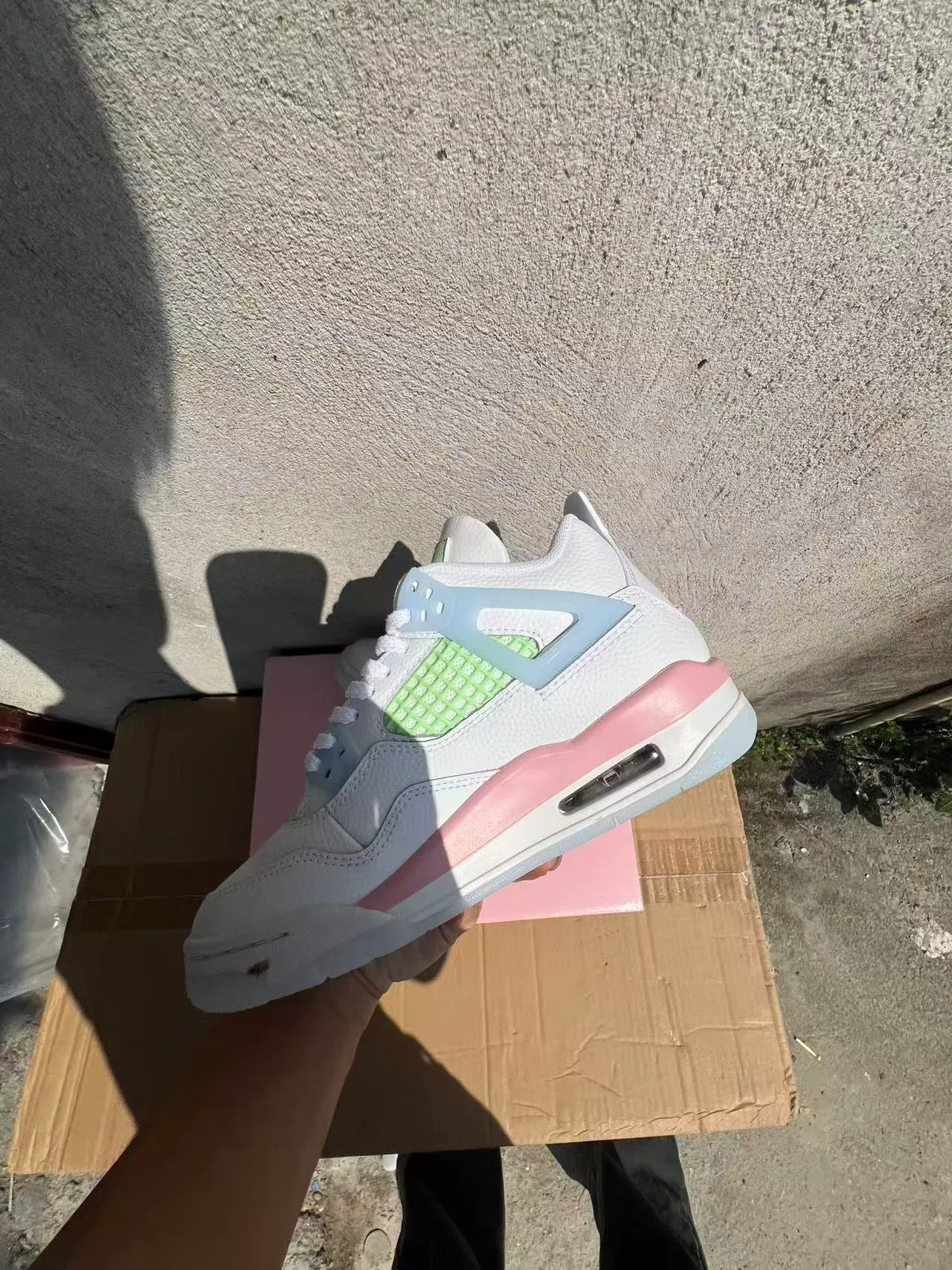 Chaussures de basketball Air Jordan 4 blanc, rose et vert menthe 5