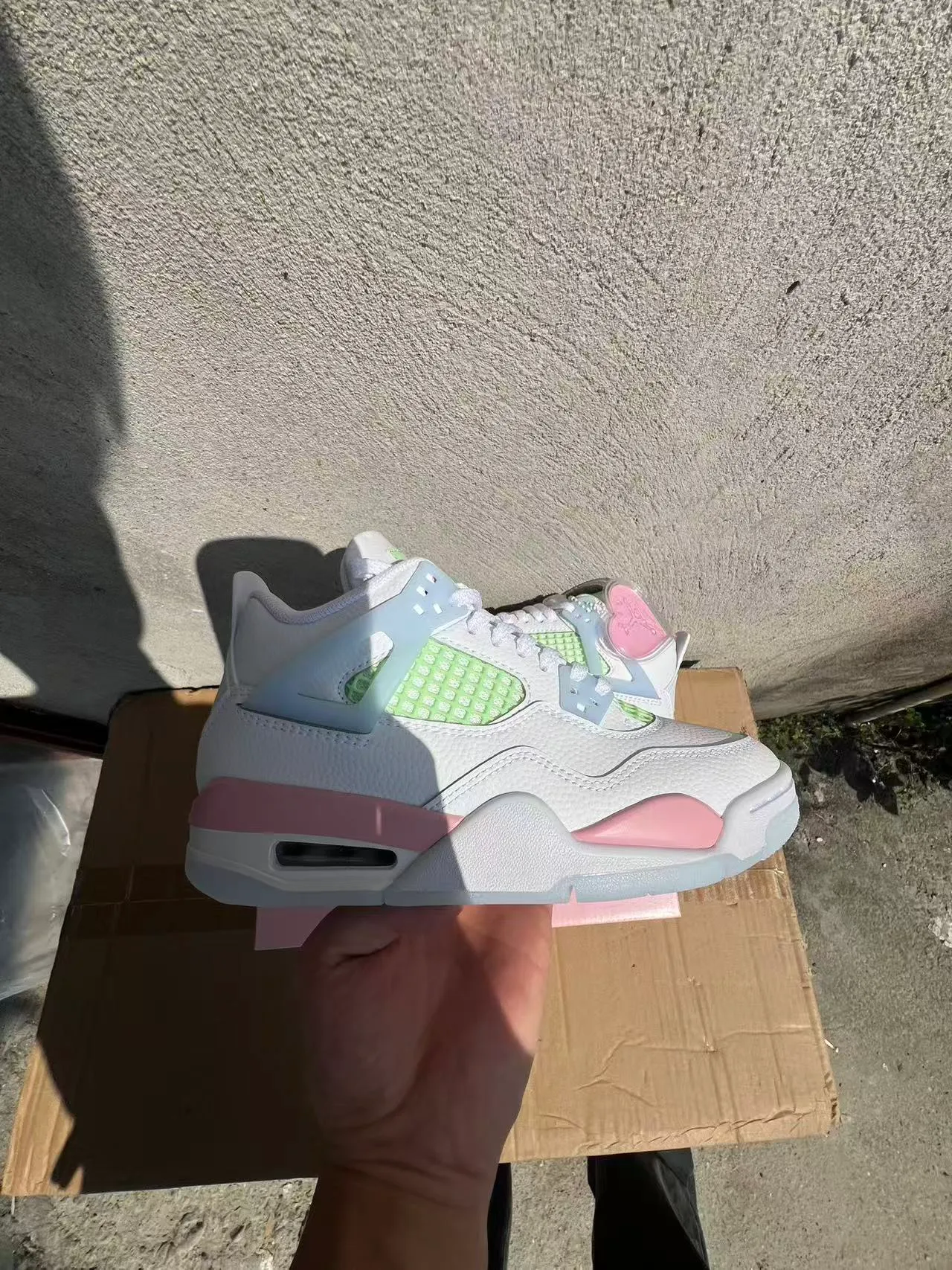 Chaussures de basketball Air Jordan 4 blanc, rose et vert menthe 7