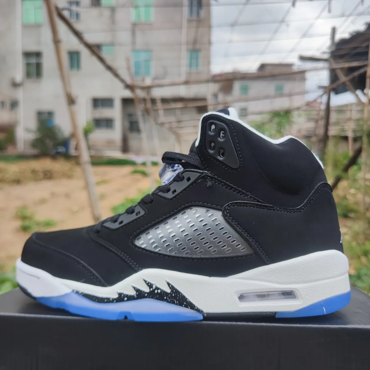 Chaussures de basketball Air Jordan 5 noir blanc bleu clair 2