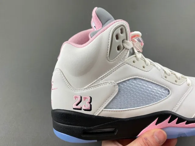 حذاء كرة السلة Air Jordan 5 Off-White باللونين الوردي والأزرق 3