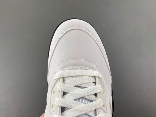 حذاء كرة السلة Air Jordan 5 Off-White باللونين الوردي والأزرق 5