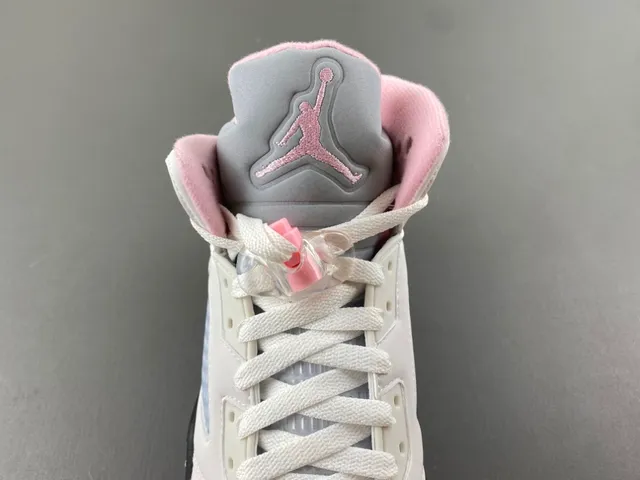 حذاء كرة السلة Air Jordan 5 Off-White باللونين الوردي والأزرق 6