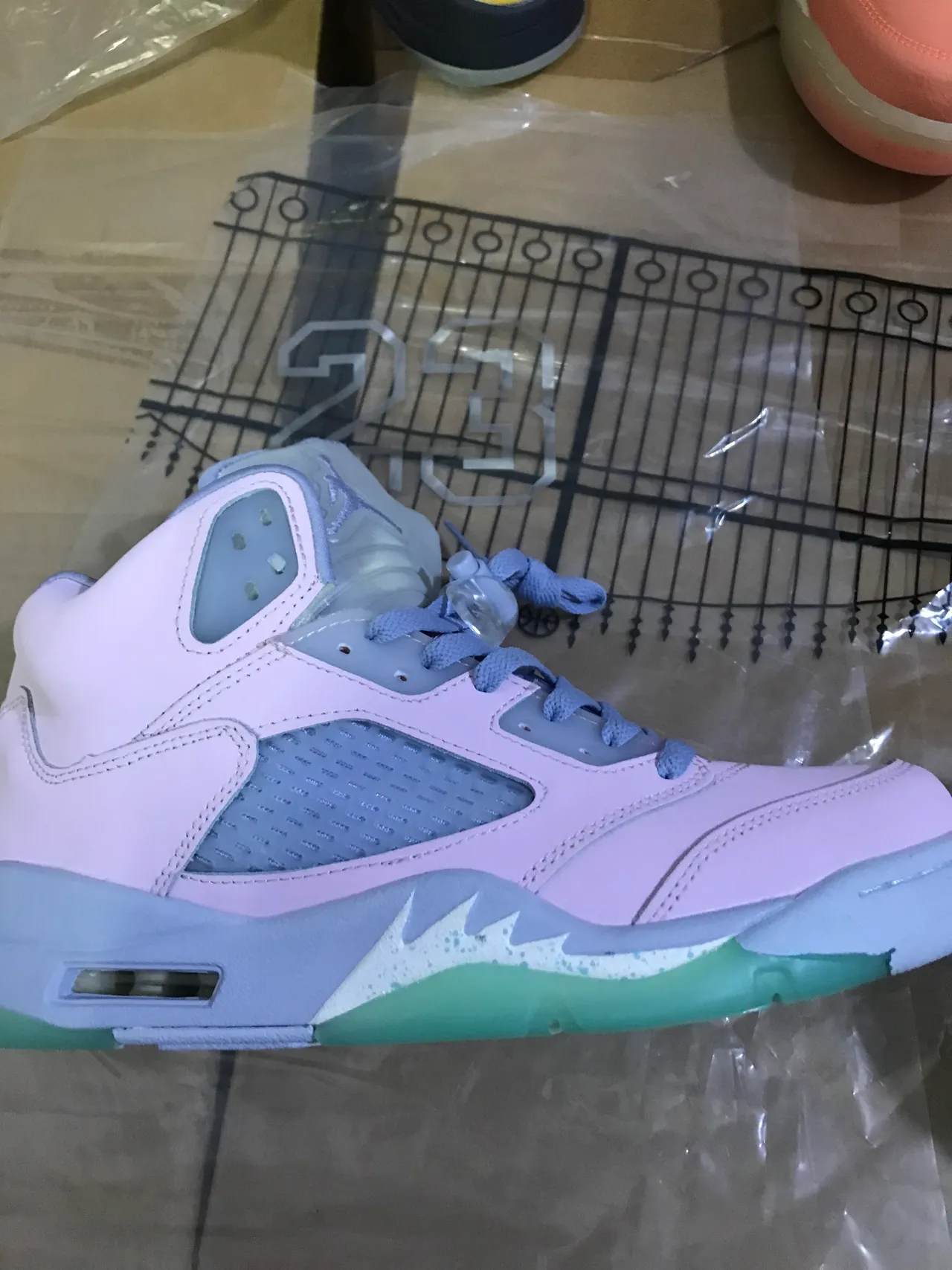 Chaussures de basketball Air Jordan 5 rose pâle et argenté 6