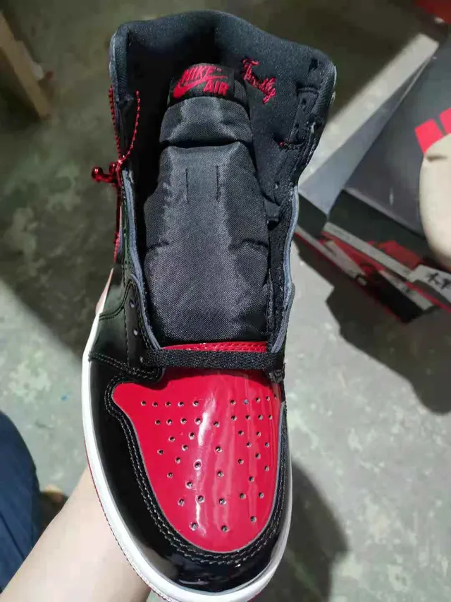 Air Jordan Black Red Glossy Patent Leather High-Top Silhouette Basketball Shoes 2