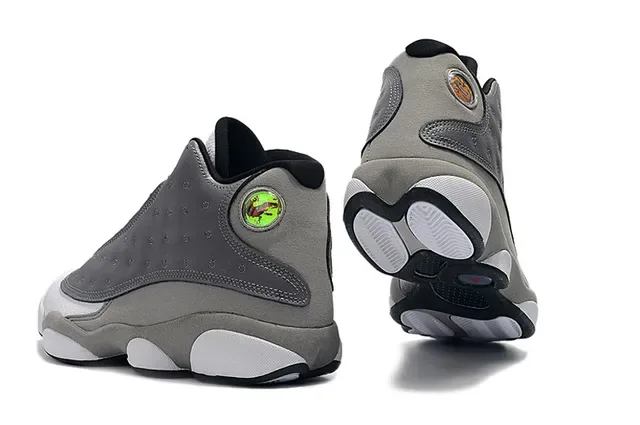 Air Jordan Chaussures de Basketball Gris Noir Cuir Perforé Hautes 2