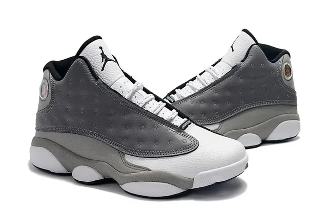 Air Jordan Chaussures de Basketball Gris Noir Cuir Perforé Hautes 4