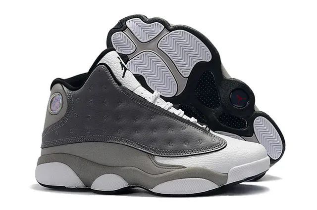 Air Jordan Chaussures de Basketball Gris Noir Cuir Perforé Hautes 5
