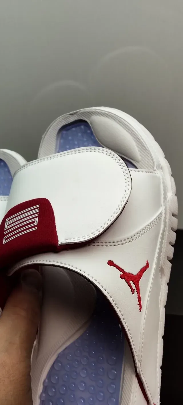 Air Jordan White Red Leather-Like Upper Textured Rubber Outsole Slippers 6