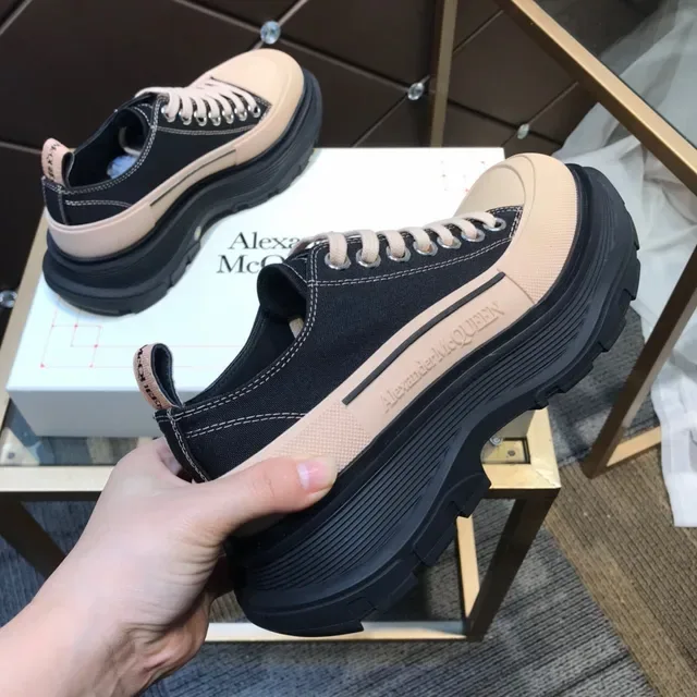 Alexander McQueen Tênis Oversized Preto e Bege Chunky 5