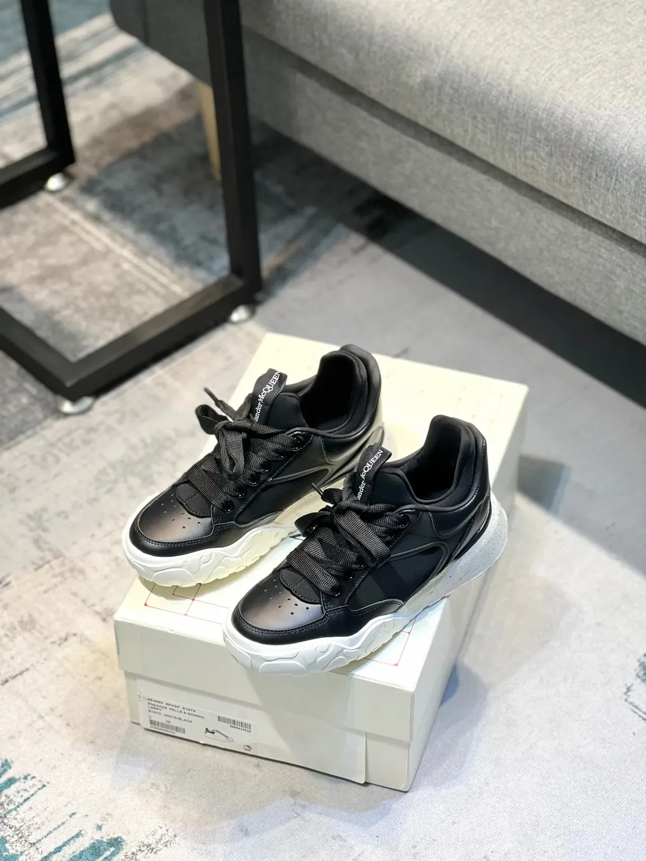 Alexander McQueen حذاء رياضي oversized أسود وأبيض أسلوب الحياة حذاء رياضي 6