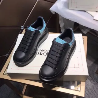 Alexander McQueen ओवरसाइज्ड स्नीकर काला नीला प्लेटफॉर्म सोल लेसलेस एलास्टिक स्ट्रैप लाइफस्टाइल स्नीकर