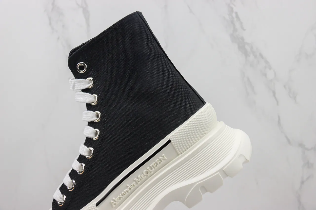 Alexander McQueen ওভারসাইজড স্নিকার কালো ক্যানভাস সাদা সোল এঙ্কল বুট 7