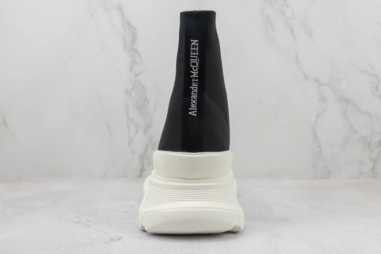 Alexander McQueen ওভারসাইজড স্নিকার কালো ক্যানভাস সাদা সোল এঙ্কল বুট 9