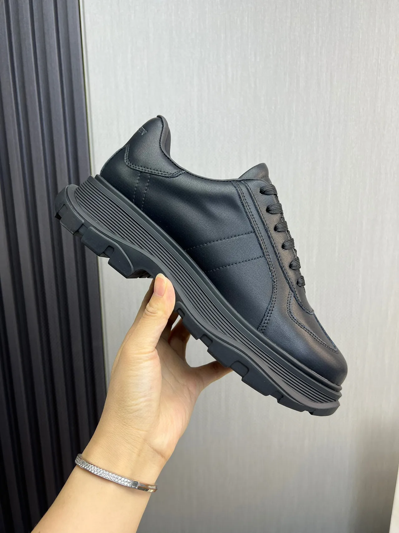 Alexander McQueen Oversized Sneaker Black Chunky Sneakers 4
