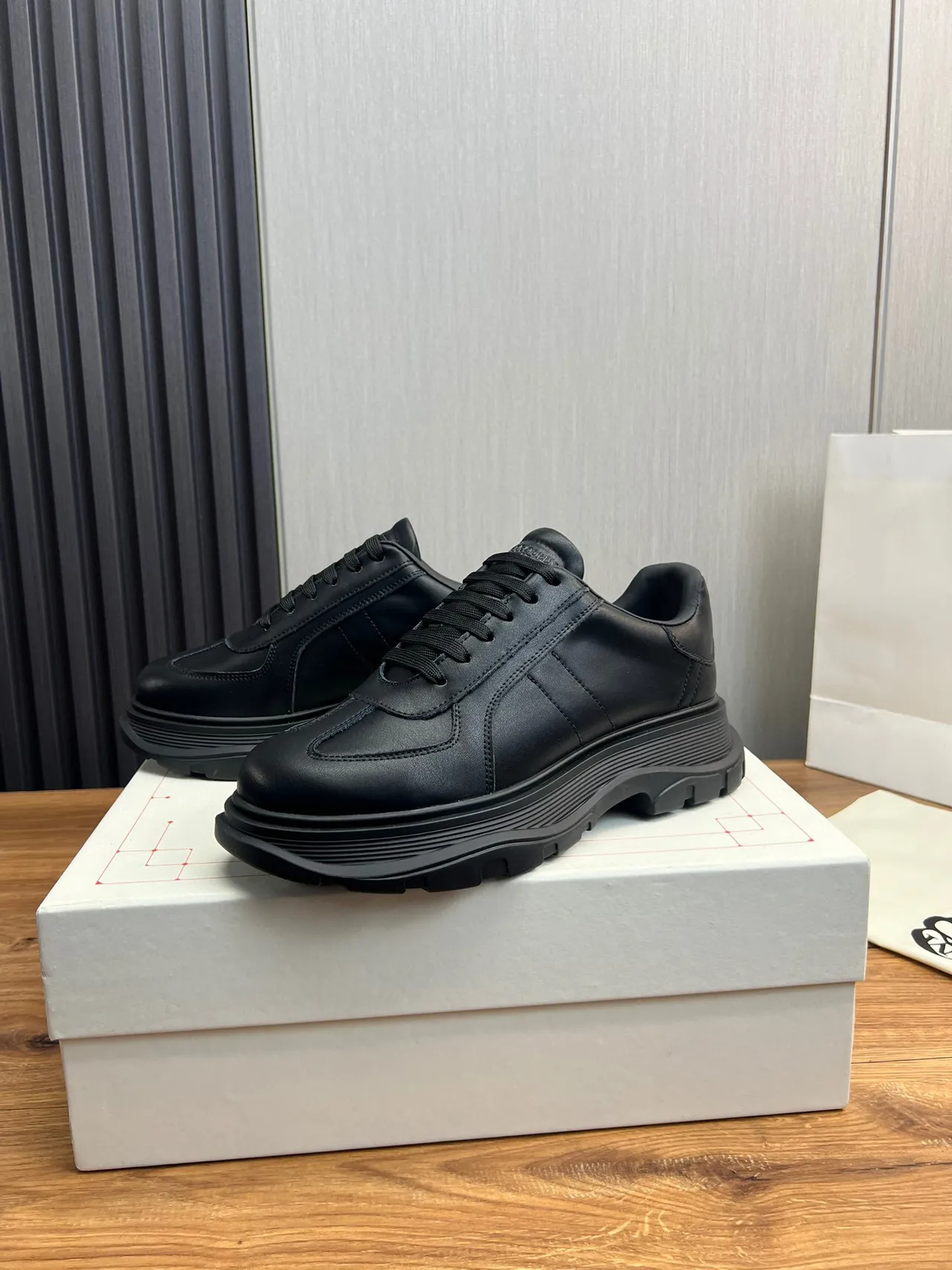 Alexander McQueen Oversized Sneaker Black Chunky Sneakers 9