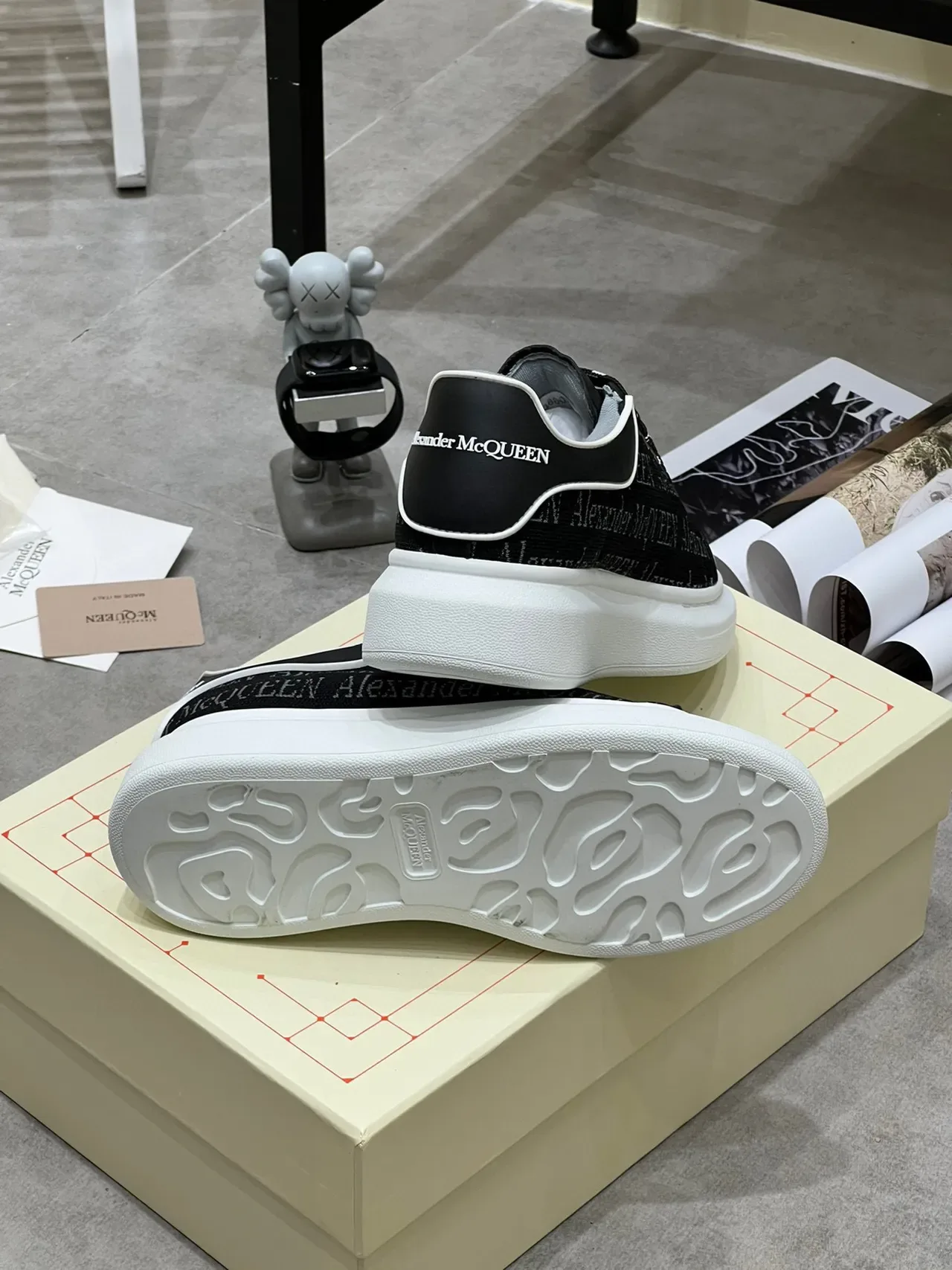 Alexander McQueen Sneaker oversized Negro Gris Punta patentada Zapatillas lifestyle 2