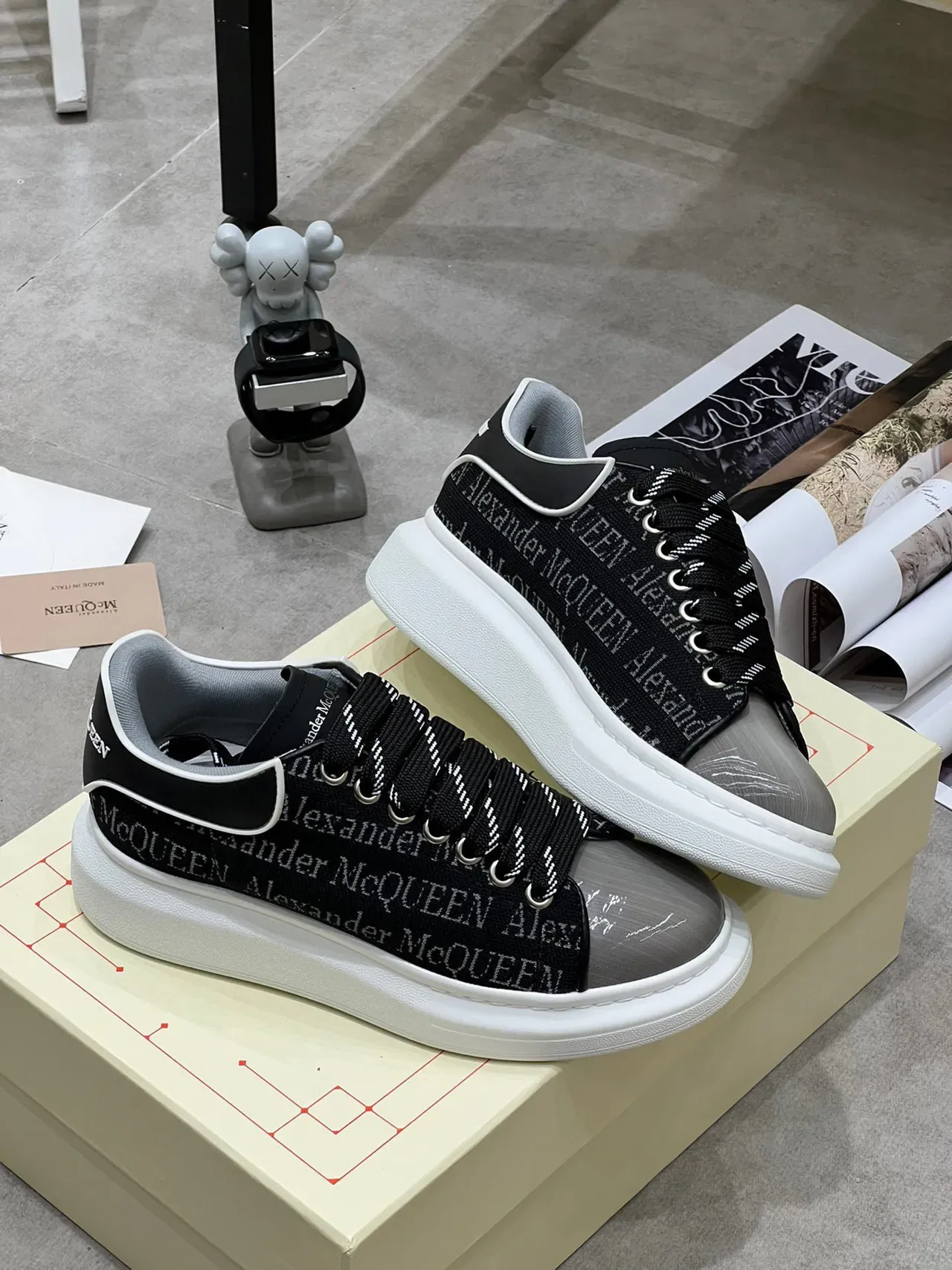Alexander McQueen Sneaker oversized Negro Gris Punta patentada Zapatillas lifestyle 3