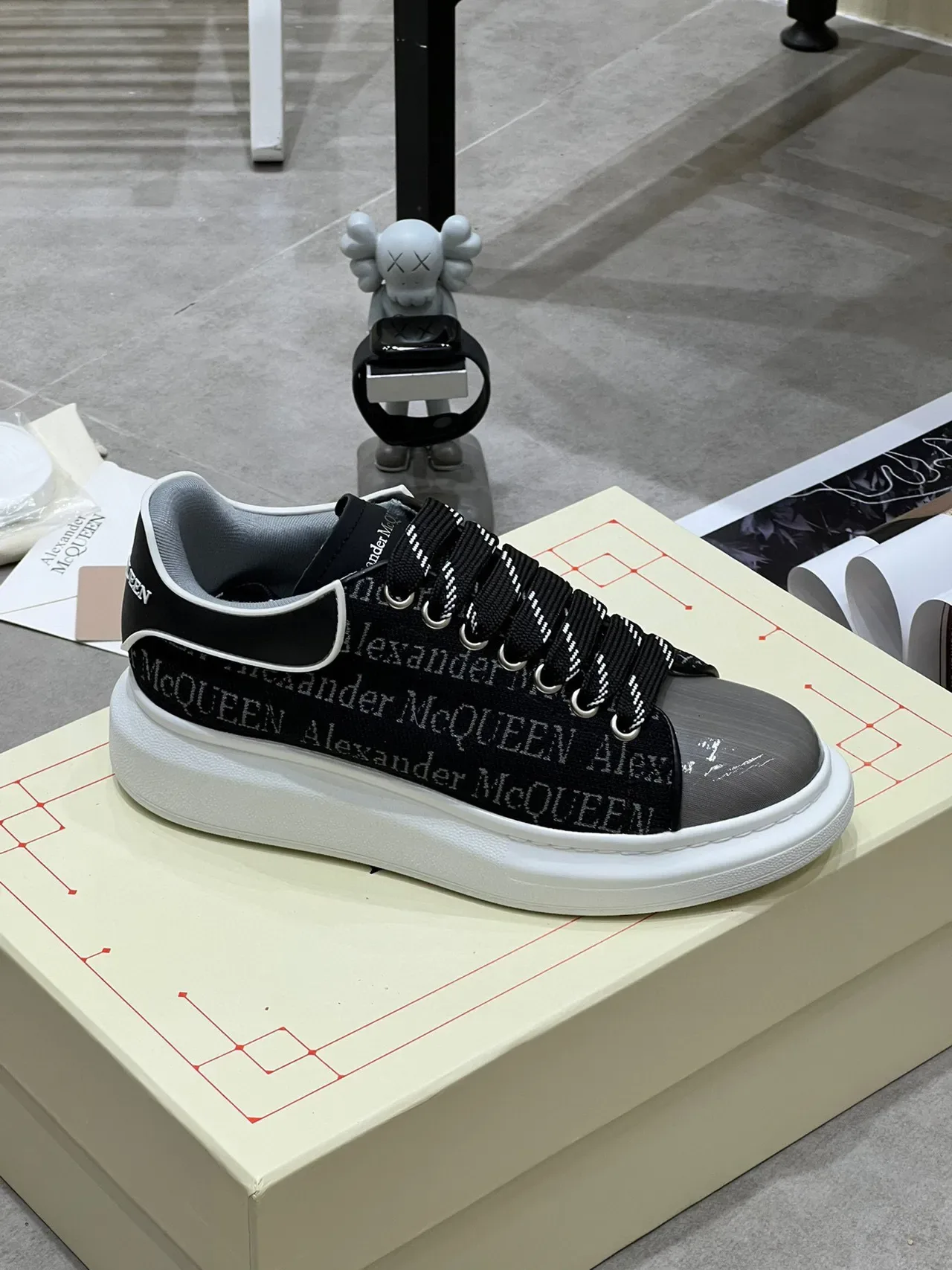 Alexander McQueen Sneaker oversized Negro Gris Punta patentada Zapatillas lifestyle 4
