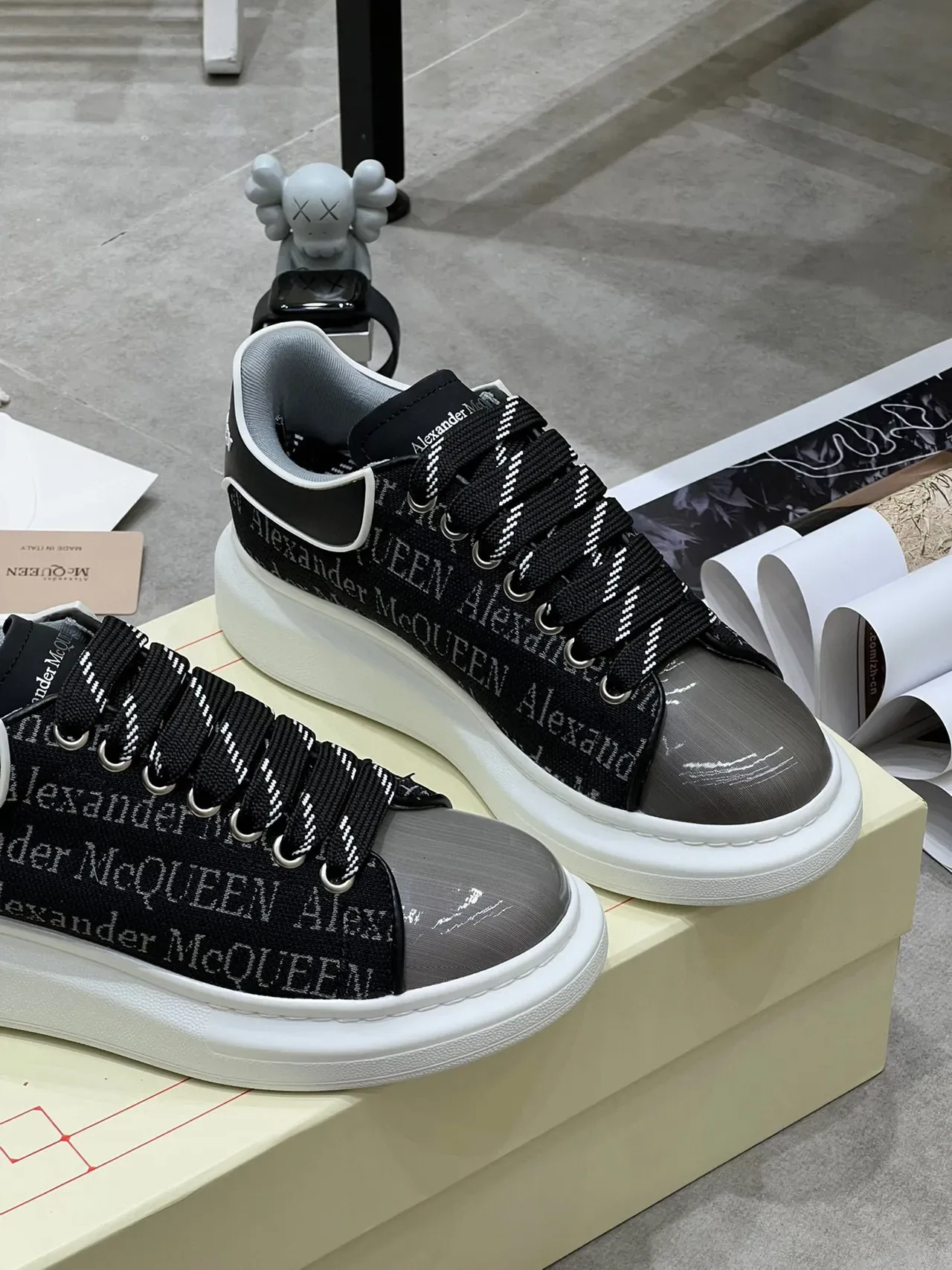 Alexander McQueen Sneaker oversized Negro Gris Punta patentada Zapatillas lifestyle 5