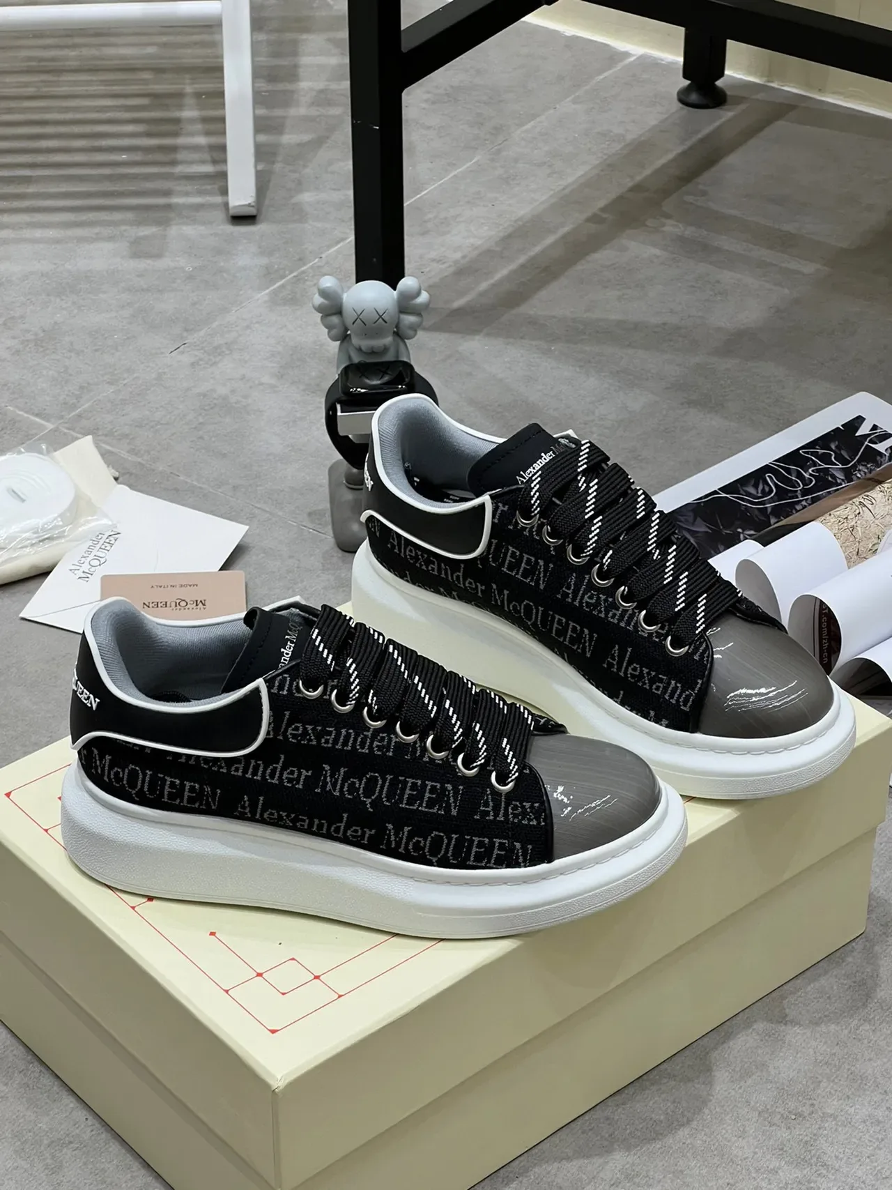 Alexander McQueen Sneaker oversized Negro Gris Punta patentada Zapatillas lifestyle 6