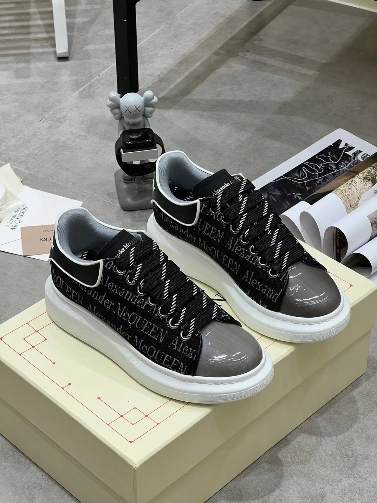 Alexander McQueen Sneaker oversized Negro Gris Punta patentada Zapatillas lifestyle 7