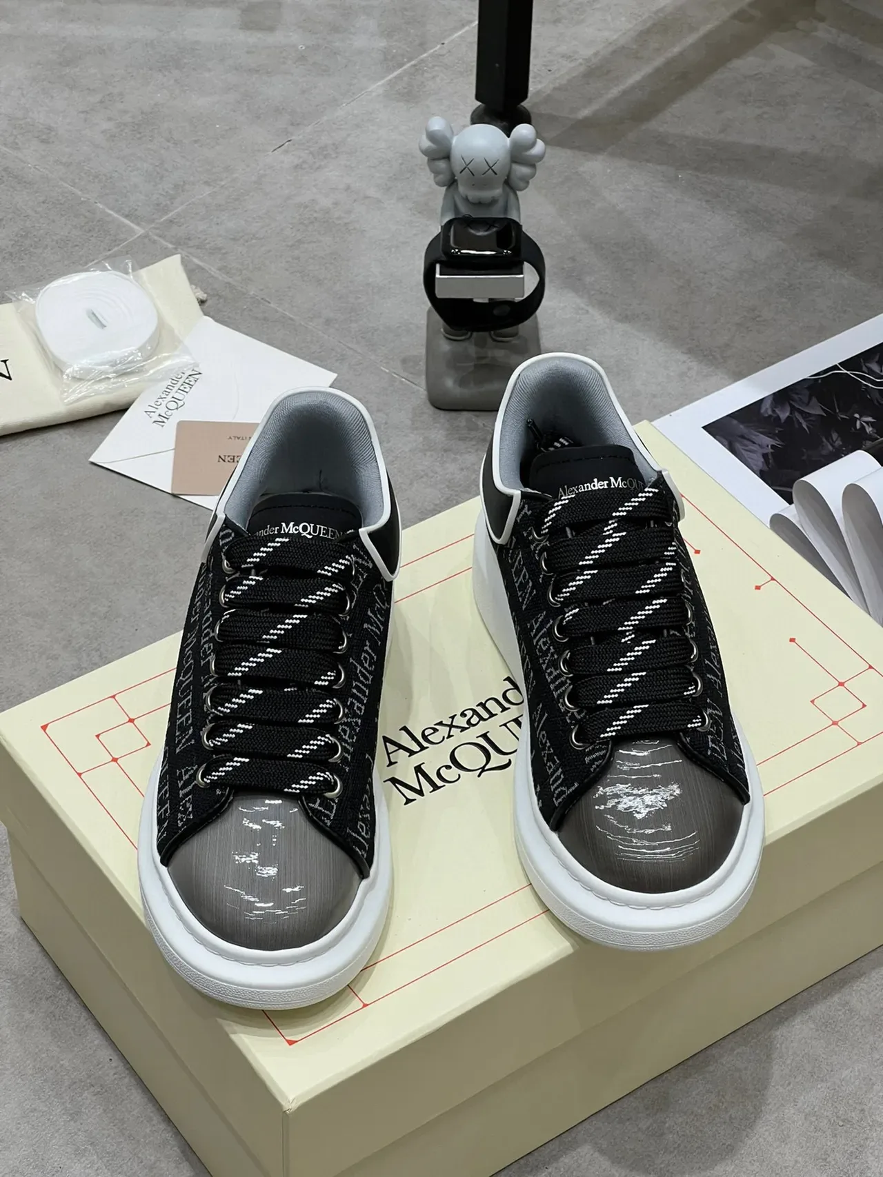 Alexander McQueen Sneaker oversized Negro Gris Punta patentada Zapatillas lifestyle 8