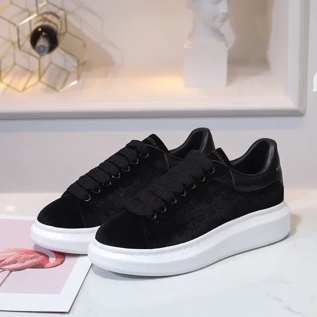Alexander McQueen Tênis Oversized Preto Branco Solado Plataforma Upper de Veludo Tênis Lifestyle 5