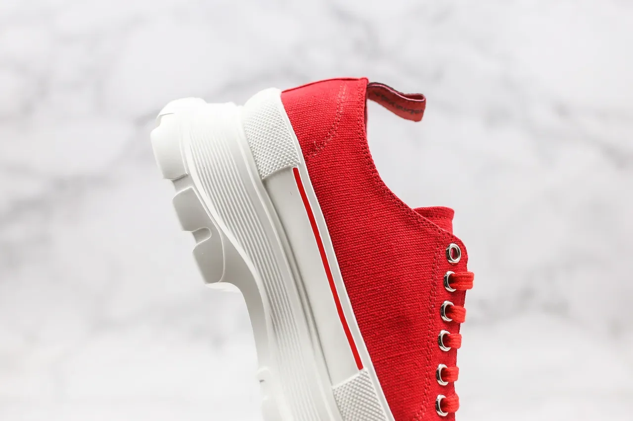 Alexander McQueen حذاء رياضي كانفاس أحمر oversized chunky sneakers 2