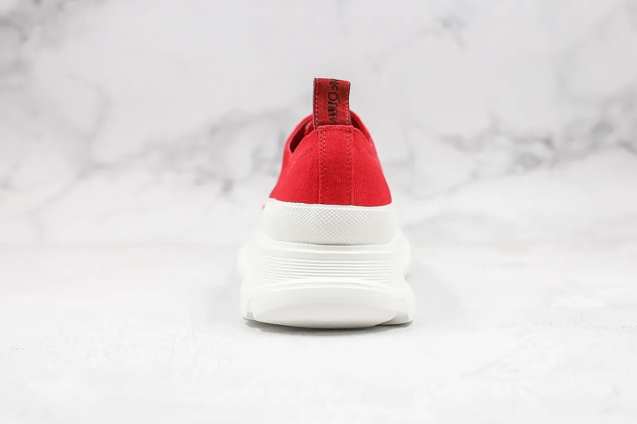 Alexander McQueen حذاء رياضي كانفاس أحمر oversized chunky sneakers 3