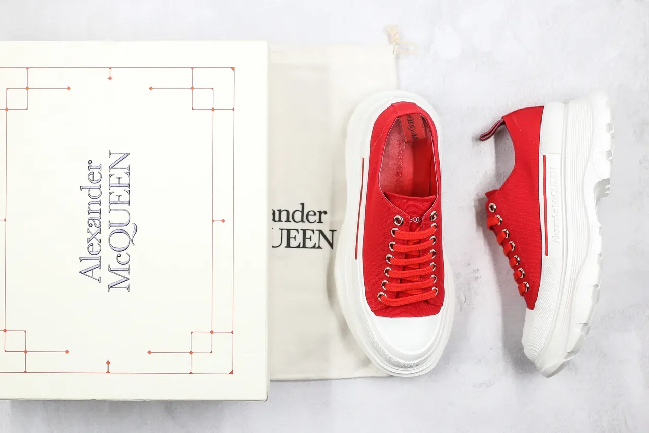 Alexander McQueen حذاء رياضي كانفاس أحمر oversized chunky sneakers 6
