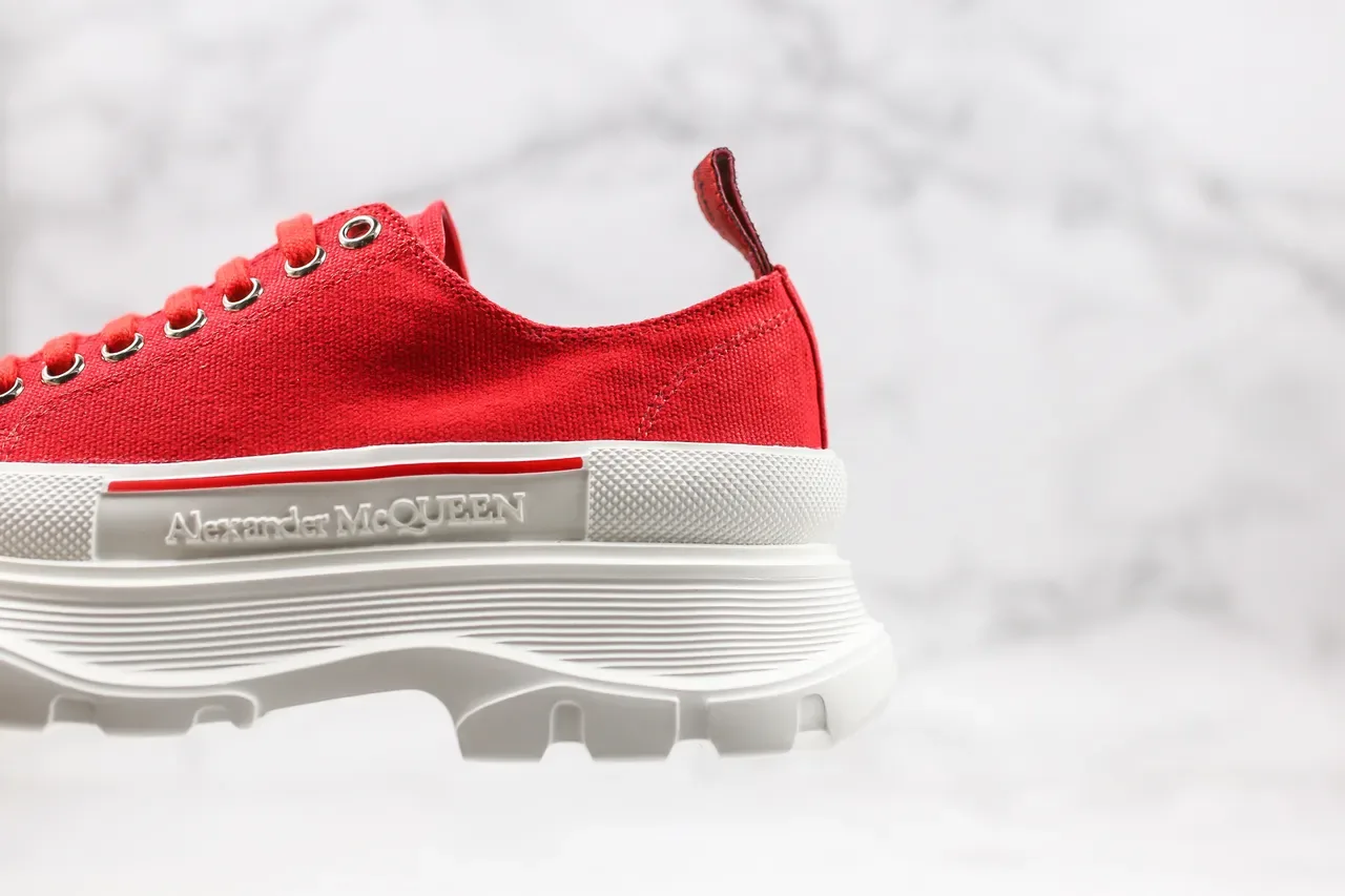Alexander McQueen حذاء رياضي كانفاس أحمر oversized chunky sneakers 8