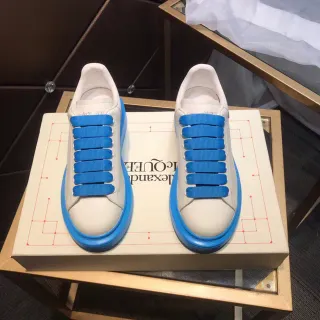 Alexander McQueen ओवरसाइज्ड सफेद और नीला लाइफस्टाइल स्नीकर